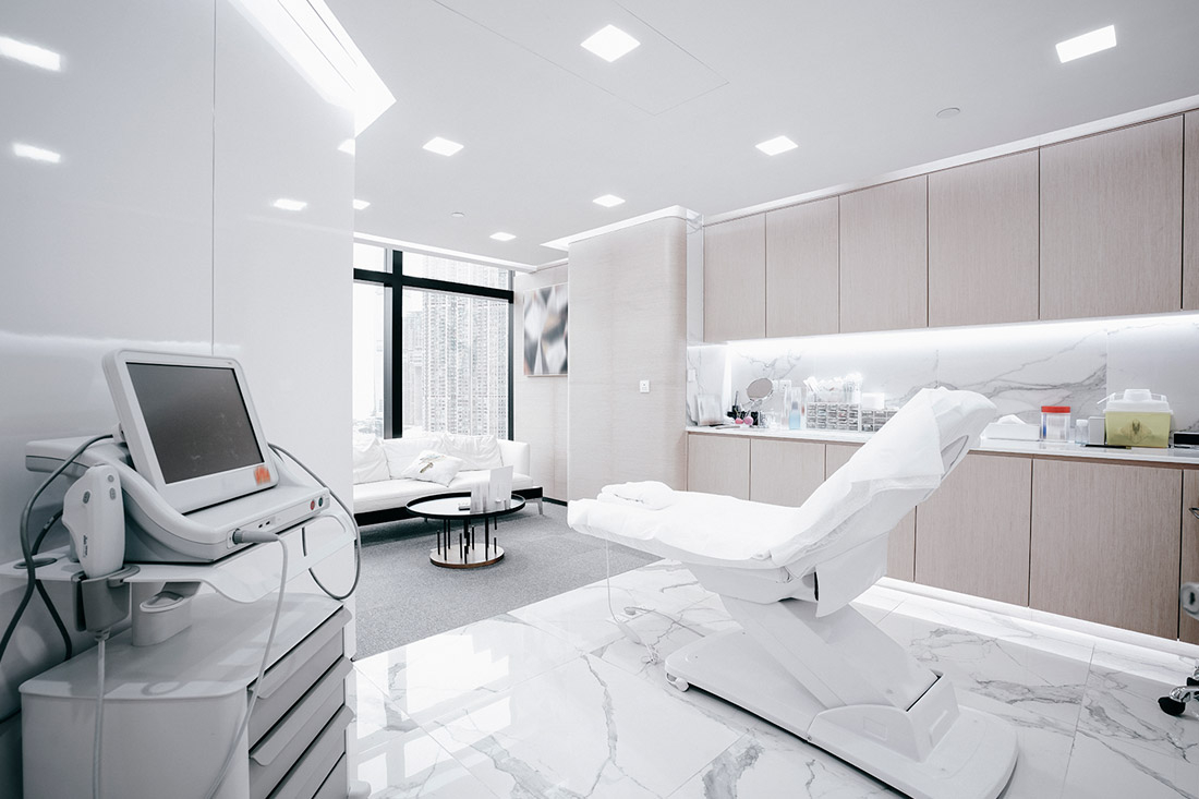 Create an accurate health clinic plan and interior design with a free floor planner