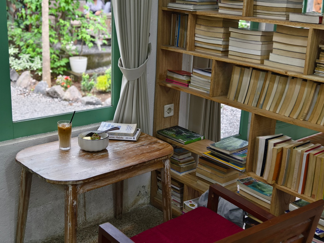 Cozy reading nook, screen free zoning